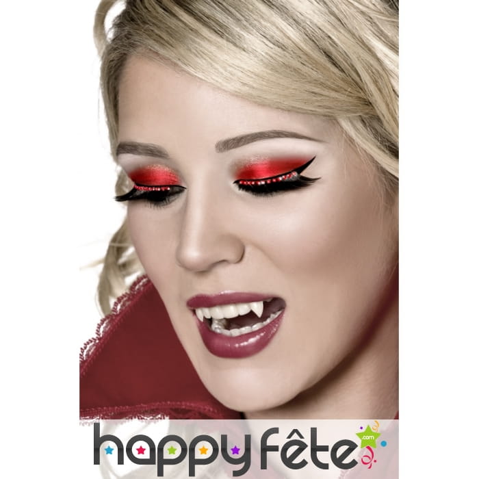 Faux cils rouge dramatique