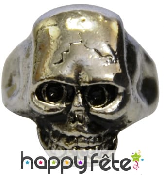 Bague métalique avec tête de mort