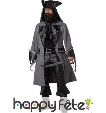 Costume de pirate avec longue veste sombre