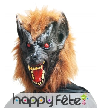 Masque de loup garou aux yeux rouges