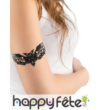 Tatouage chauve-souris noire motif dentelle