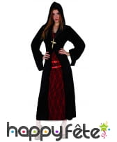 Costume rouge et noir de sinistre religieuse