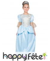 Robe de petite princesse bleue avec tiare